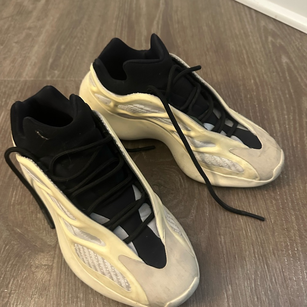 YEEZY AZEAL like new!!!!